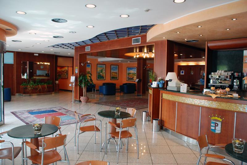 Point Hotel Conselve Luaran gambar